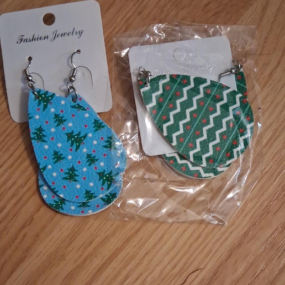 Bundle of 2 Christmas Drop Earings NWT